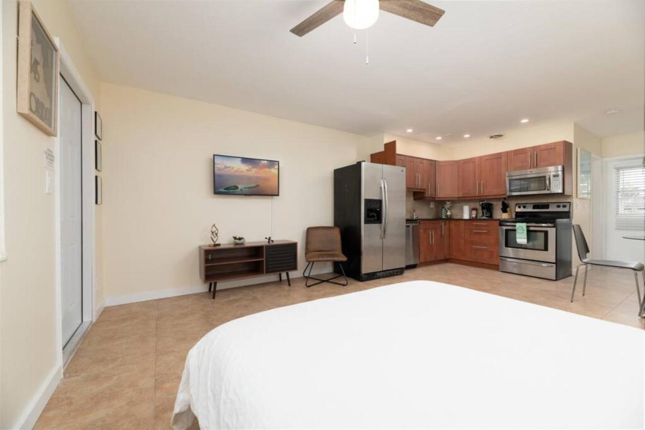 Just Off Wilton Drive Apt 7 Форт Лодърдейл Екстериор снимка